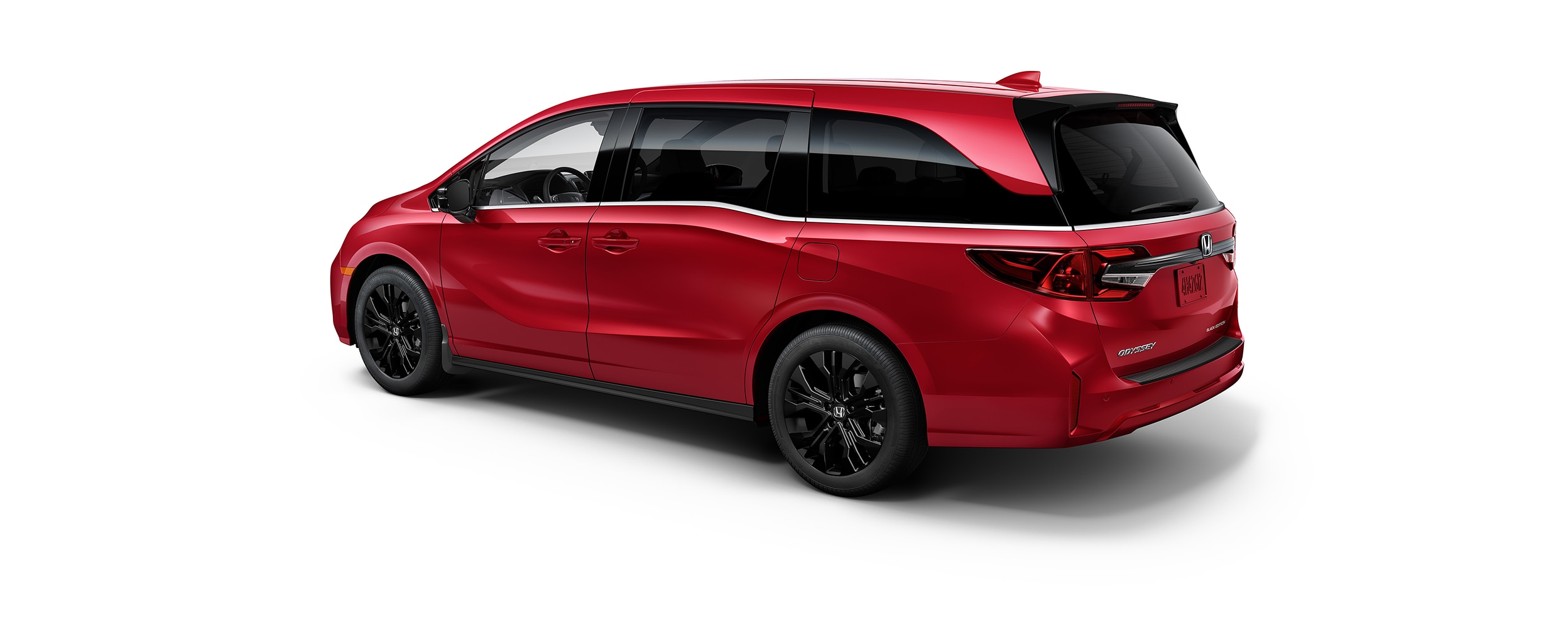 Vue latérale 3/4 arrière d’une Odyssey rouge sur fond blanc.