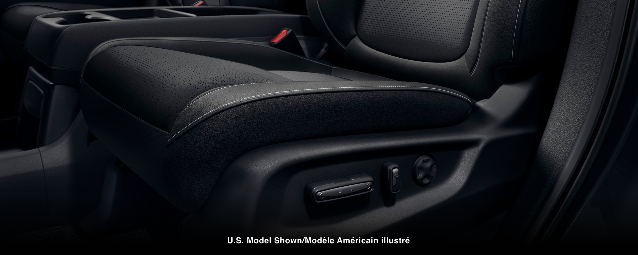 Gros plan des boutons de réglage électrique sur le côté d’un siège.